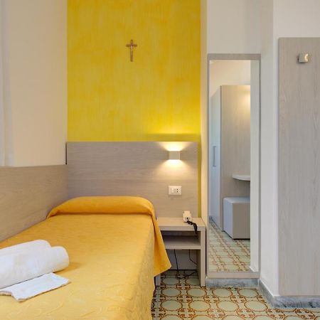 Hotel Nella Римини Экстерьер фото