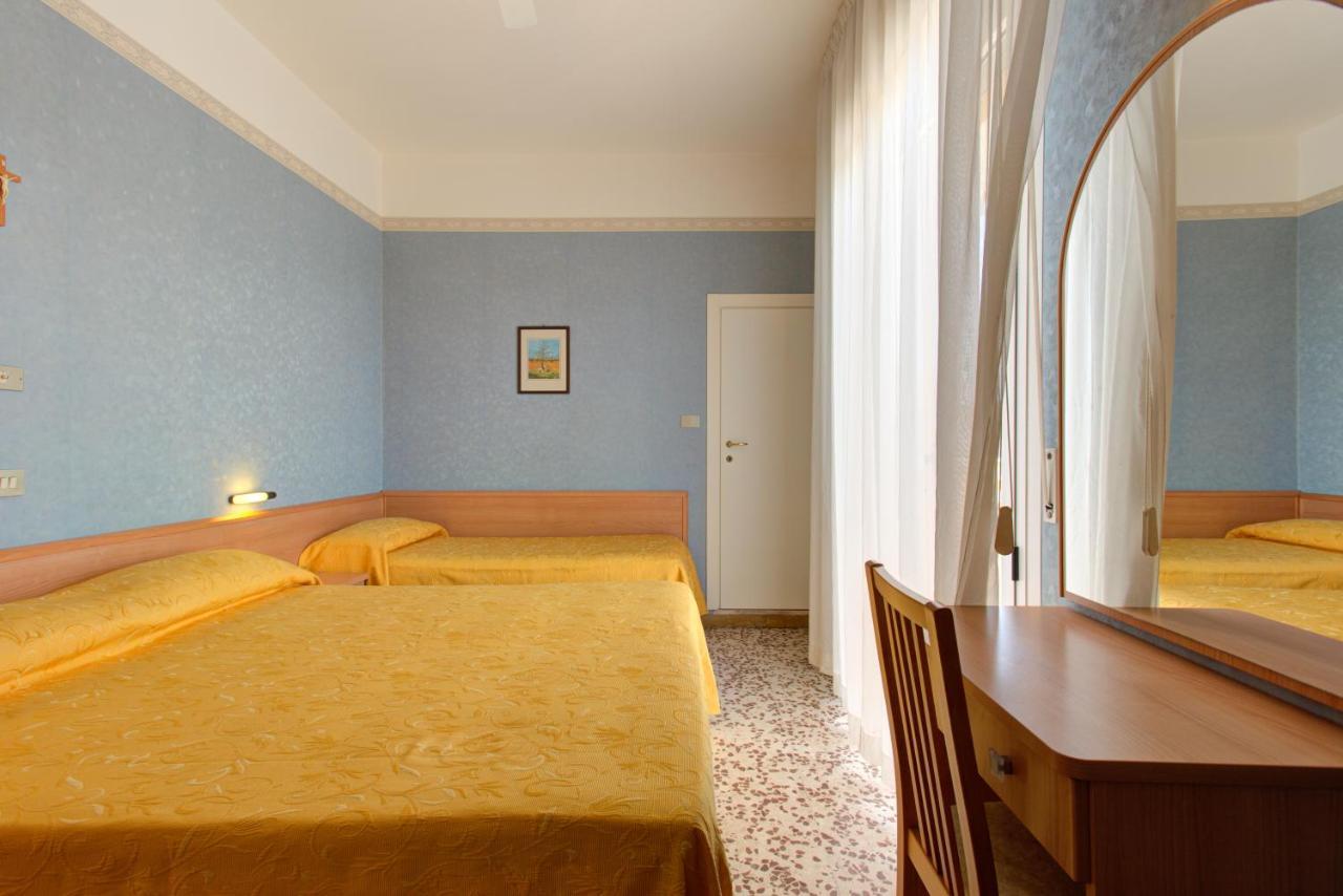 Hotel Nella Римини Экстерьер фото