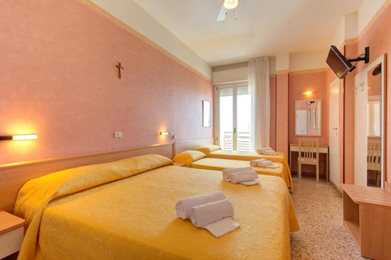 Hotel Nella Римини Экстерьер фото
