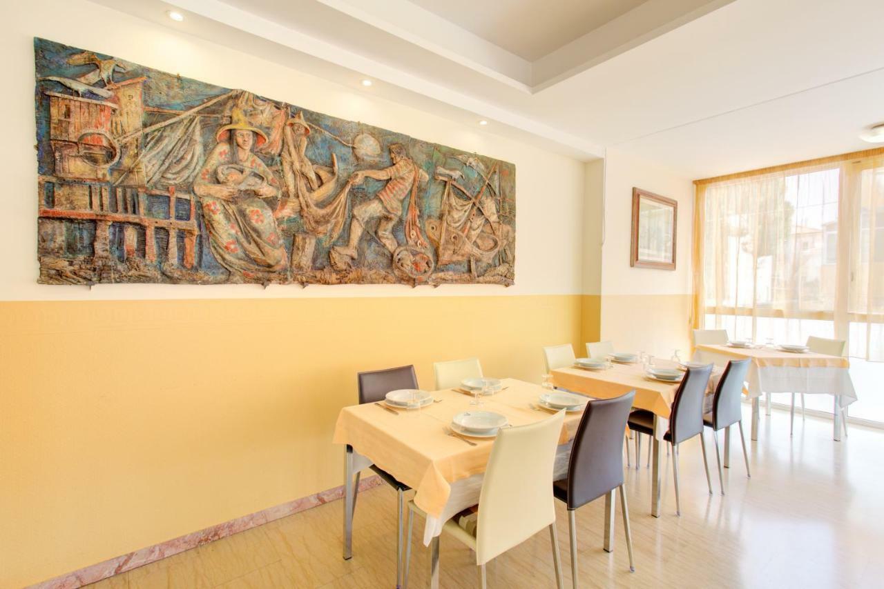 Hotel Nella Римини Экстерьер фото